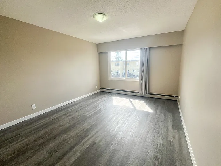 3030 10th Ave — Photo 10