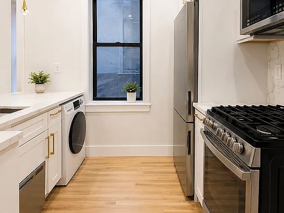 3rd image of 204 W 96th St APT 5D