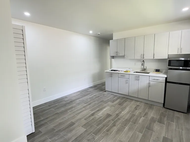 813 SW 29th St #2 — Photo 2