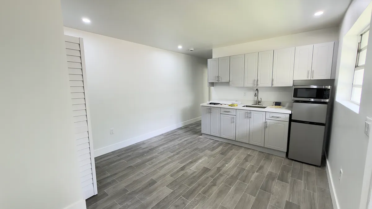 Building Photo - 813 SW 29th St #2