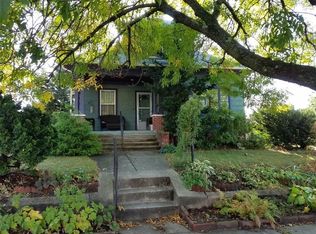 204 Orchard St, Cranston, RI 02910