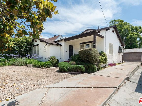 3rd image of 818 Radcliffe Ave