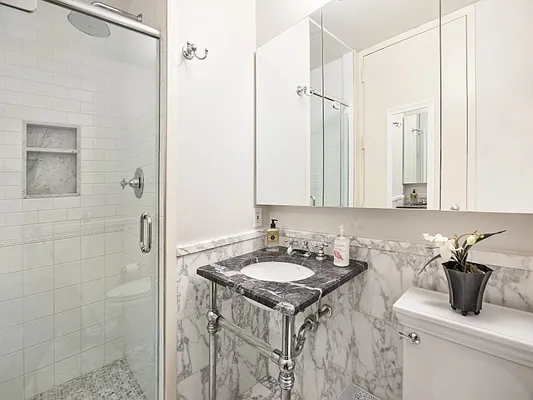 Sold by Sotheby's International Realty | media 9