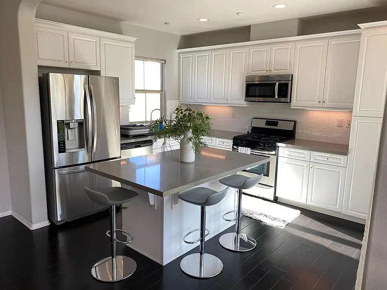 450 E Santa Ana St — Photo 3