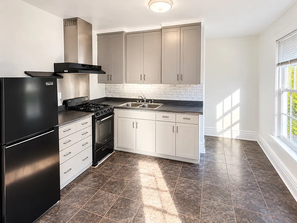 272 Linden St #2