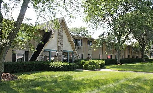 Middleton Commons — Photo 1