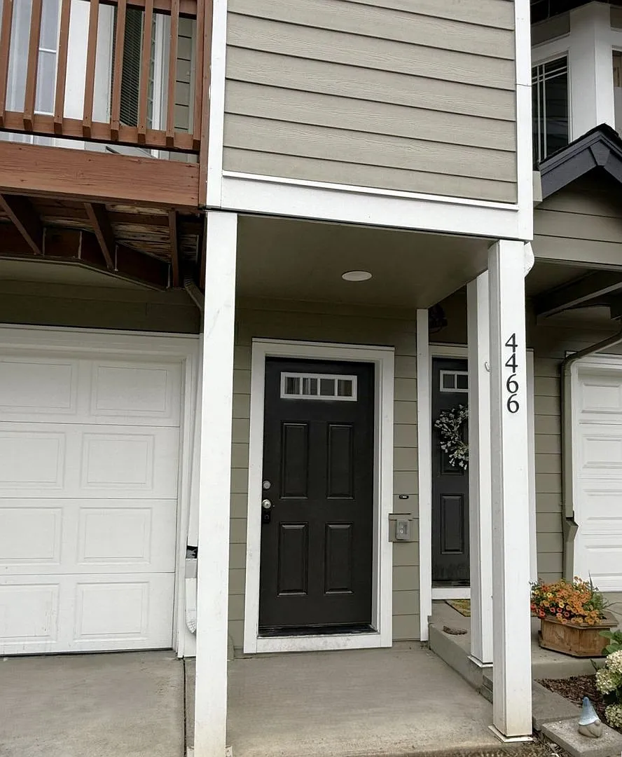 3 Story ~ 3 Bed/3 Bath Townhome in Parkview Village! — Photo 2
