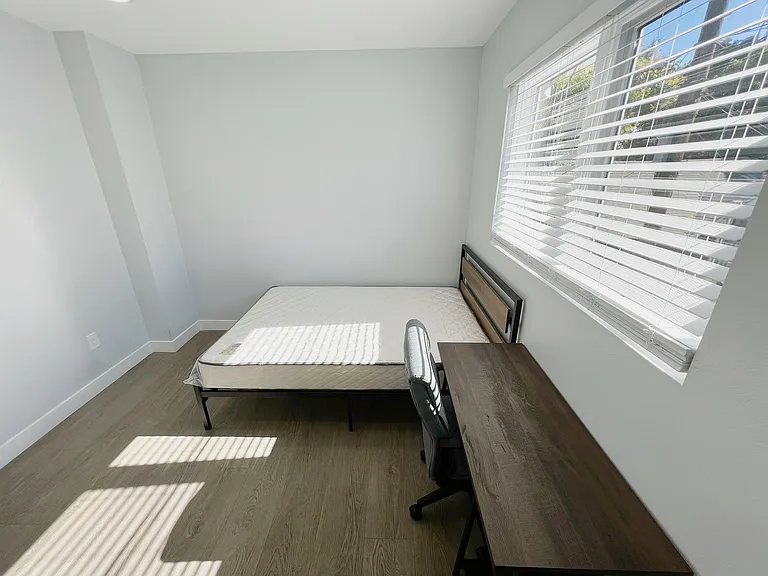 2641 S Budlong Ave #2641 — Photo 5
