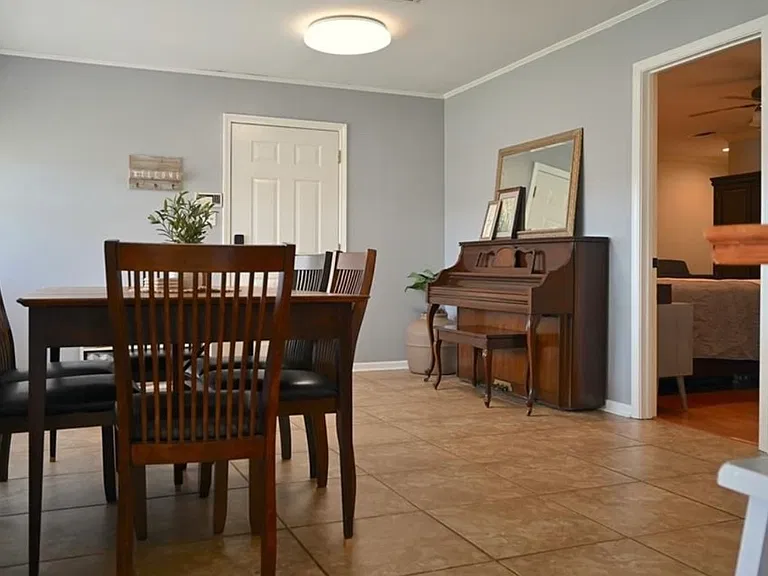 312 Claiborne St — Photo 2