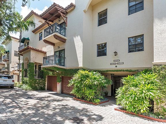 2nd image of 2755 Coconut Ave #2755