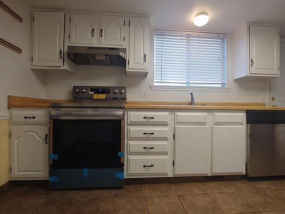 Kitchen w Stainless Appliances