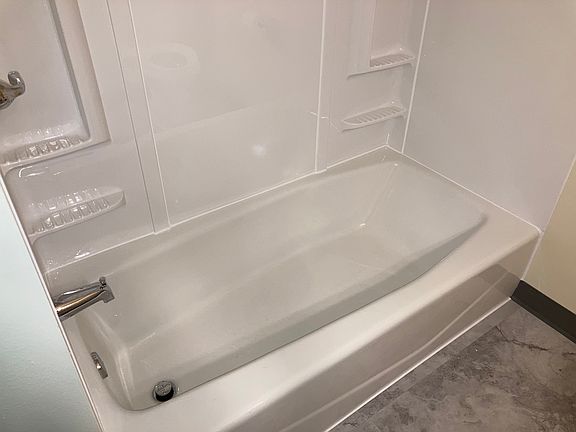 5th image of 113 William St #115