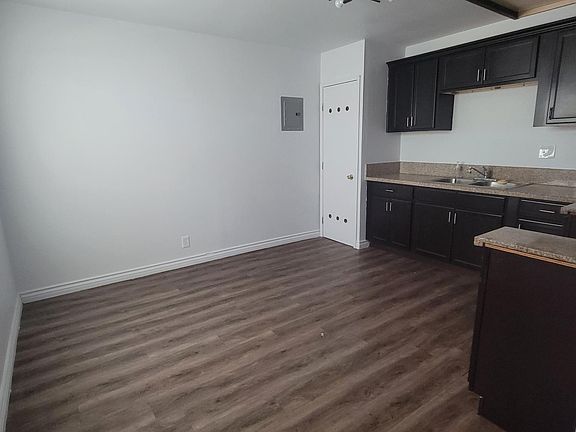 3rd image of 1052 N Pershing Ave #1052