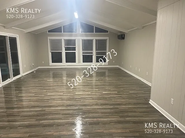 221 Southbrook Dr — Photo 2