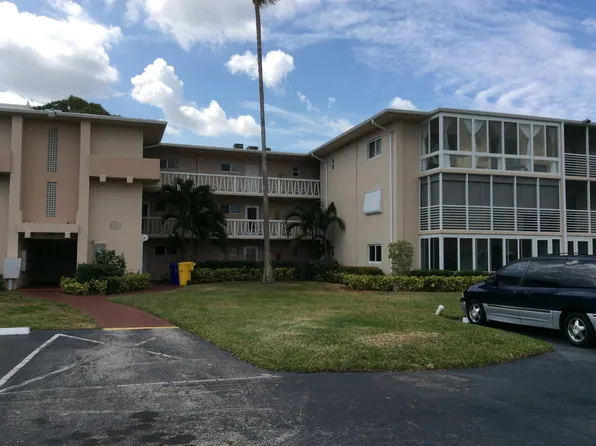 2562 GARDEN Drive N #204, Lake Worth, FL 33461