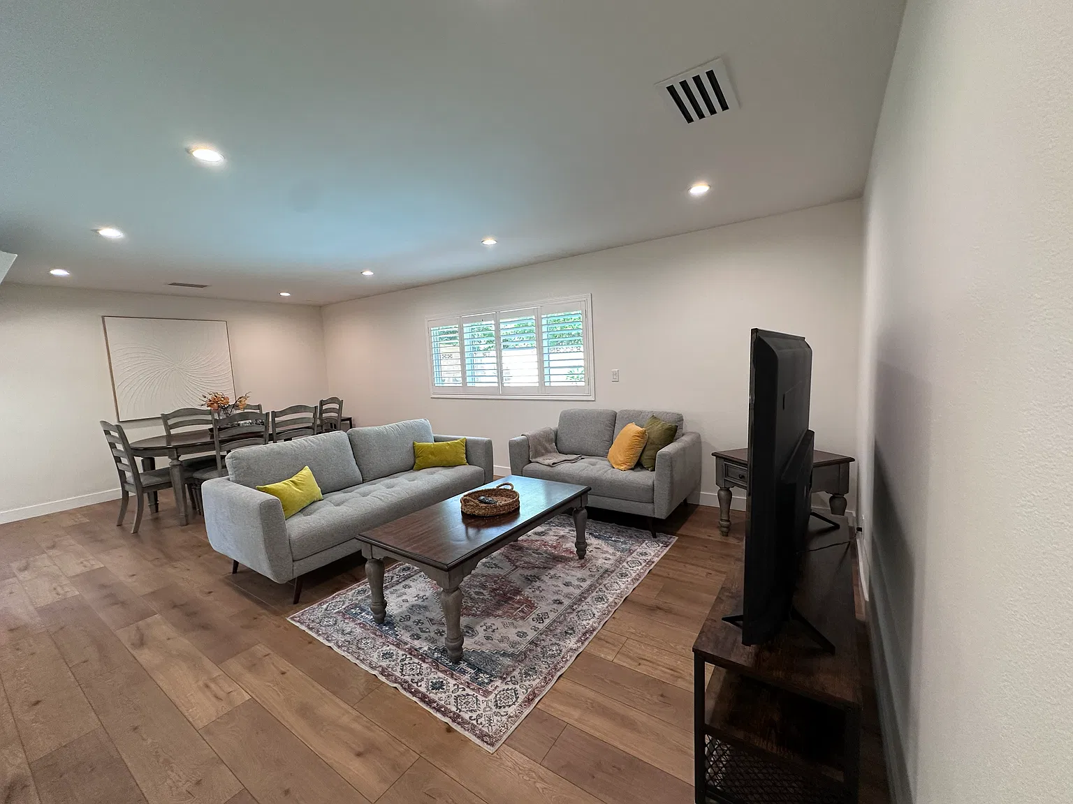 4 bed, 1361 sqft, $4,495 — Photo 4