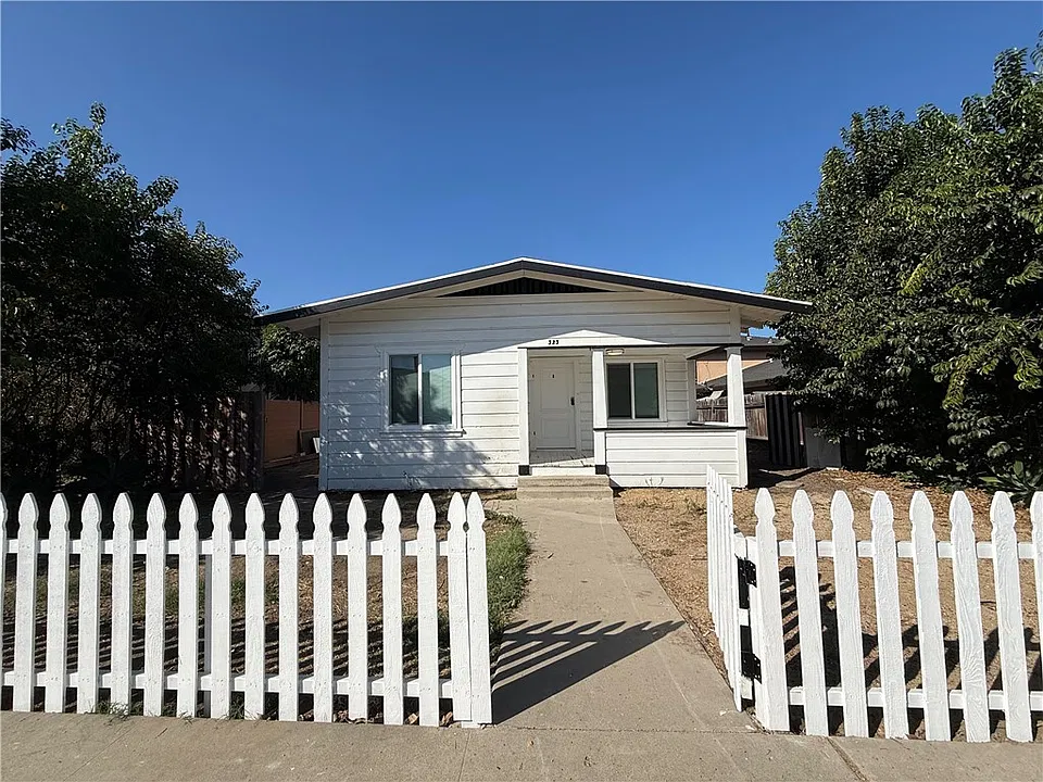 323 S Kroeger St