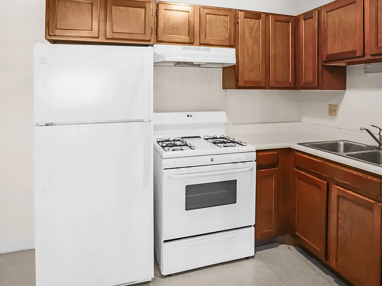 Westgate Manor Apartments — Photo 9