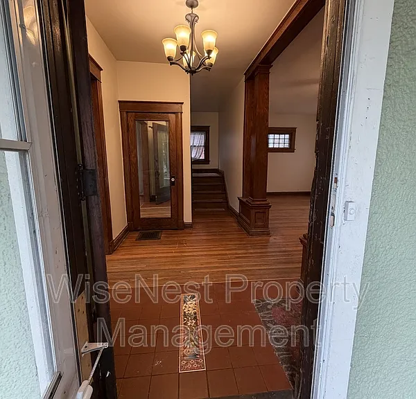 800 E 41st St — Photo 7