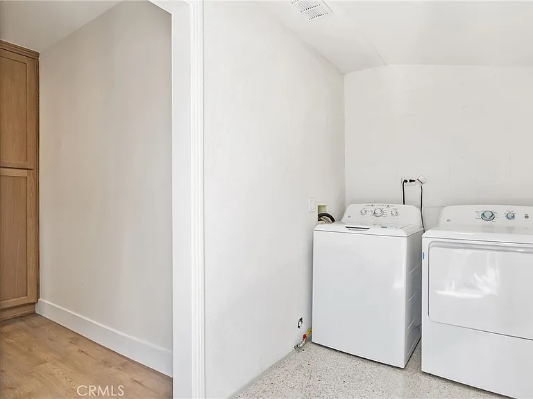 2057 E Villa St — Photo 7