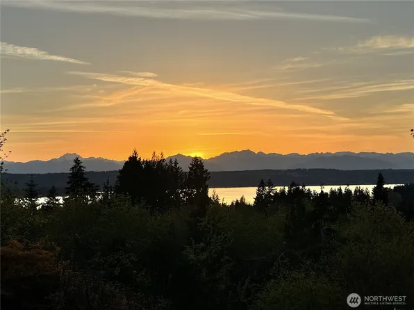 144 NE Clearview Lane, Bremerton, WA 98310