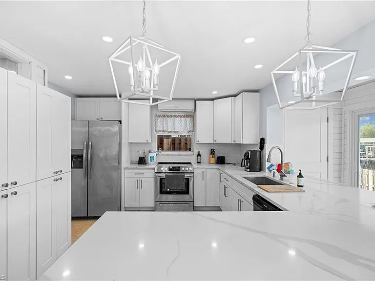 1360 Chesapeake Ave — Photo 15