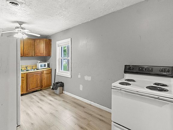 5th image of 637 S Wheatland Ave #639