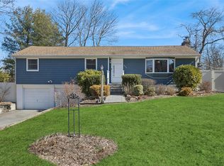 649 Blydenburgh Rd, Hauppauge, NY 11788