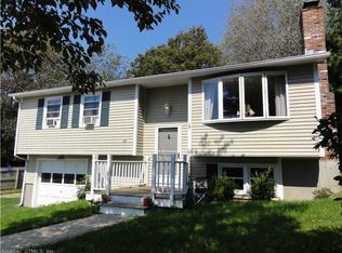 15 Velvet Ln, Mystic, CT 06355