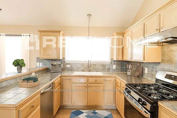 1132 Sparrow Hawk Dr — Photo 2