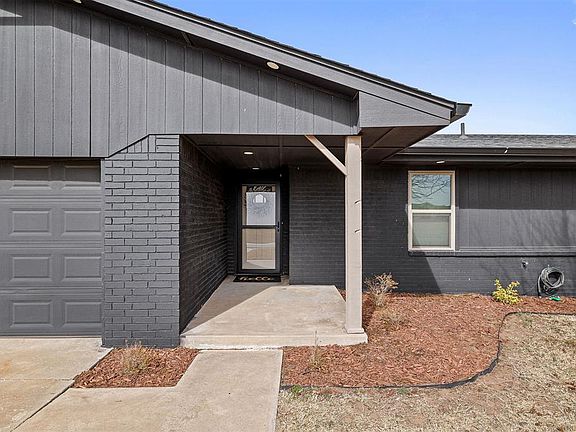 3rd image of 1718 W Elm St