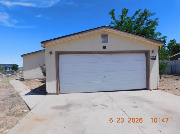 673 Meadowlake Rd, Los Lunas, NM 87031