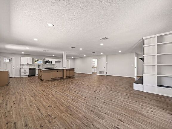 4th image of 192 Oriole Dr