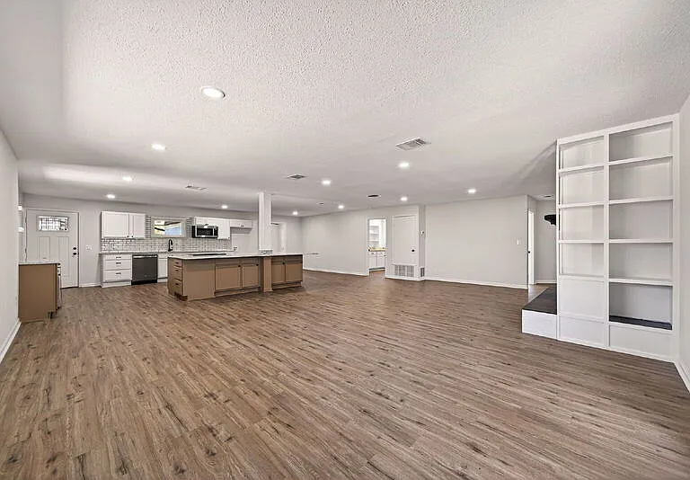 192 Oriole Dr — Photo 4