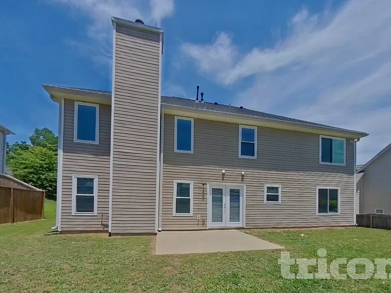 1916 Hillspring Ln — Photo 16