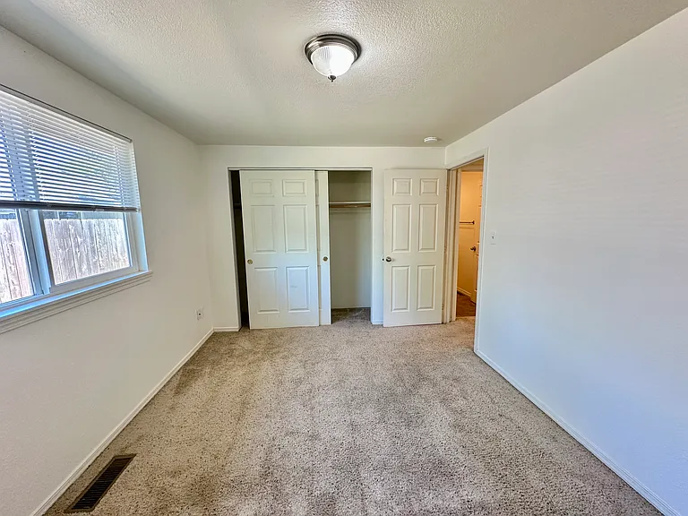 204 Gibson St — Photo 10