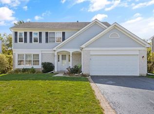 711 N Carriage Hill Rd, Island Lake, IL