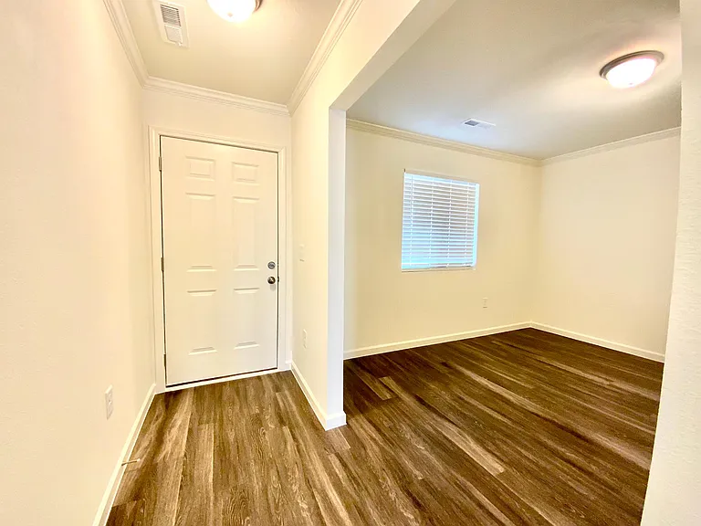 3912 Bissett Way — Photo 5