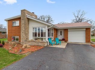 340 E Huntington Ln, Elmhurst, IL 60126