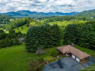 479 Evergreen Farm Cir, Waynesville, NC 28786