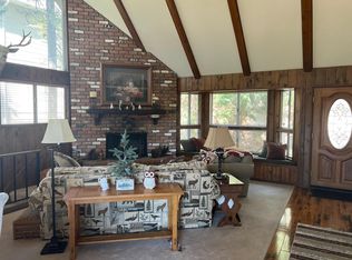 410 Rainer Rd, Lake Arrowhead, CA 92352