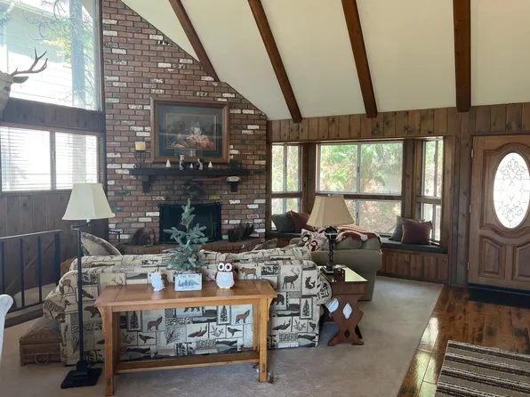 410 Rainer Rd, Lake Arrowhead, CA 92352