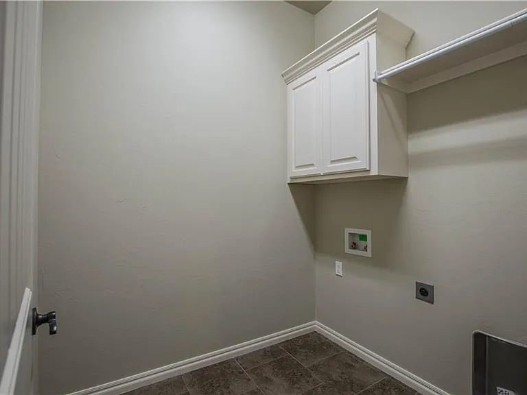 8701 SW 66th Pl — Photo 14