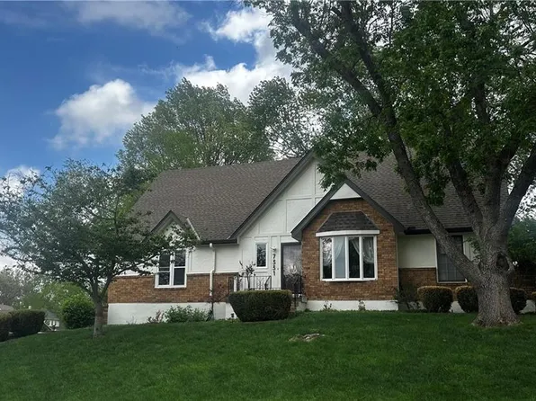 7331 Monrovia St, Shawnee, KS 66216