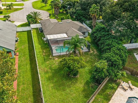 5th image of 355 Banyan Dr