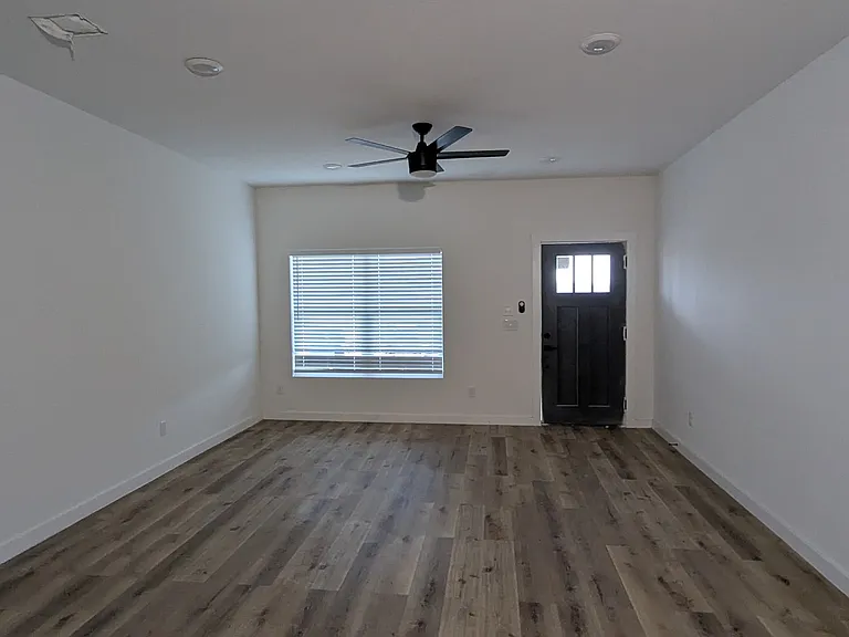 2105 Vista Rosa #B — Photo 2