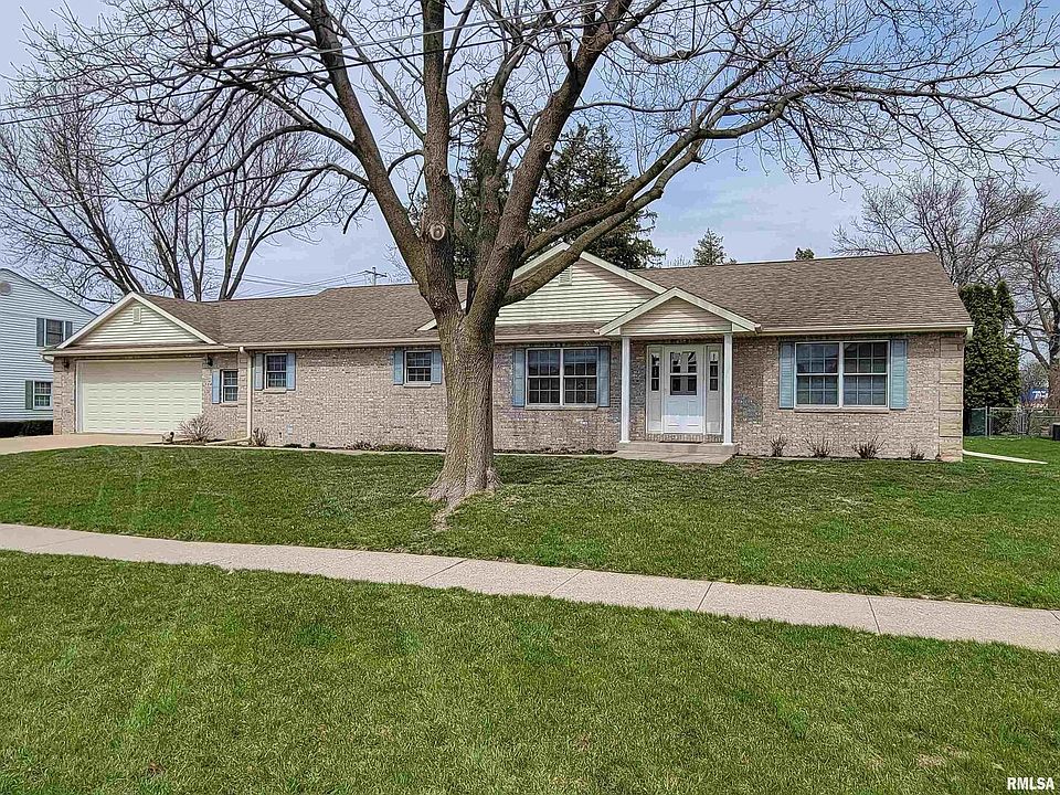 1st image of 304 E 10th St
