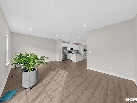 4th image of 710 Rosemary Way
