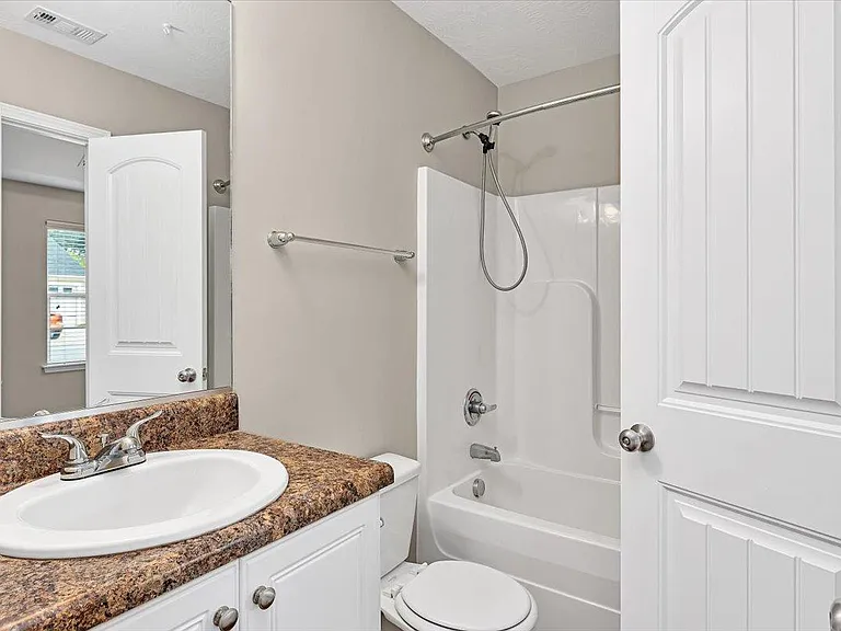2678 York Dr — Photo 4