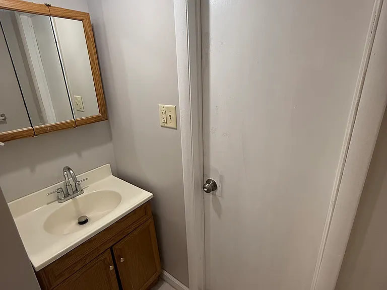 40 Abbott St #B — Photo 5